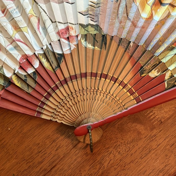 Truly exquisite wood and paper vintage fan, handmade in Spain! - Picture 12 of 16